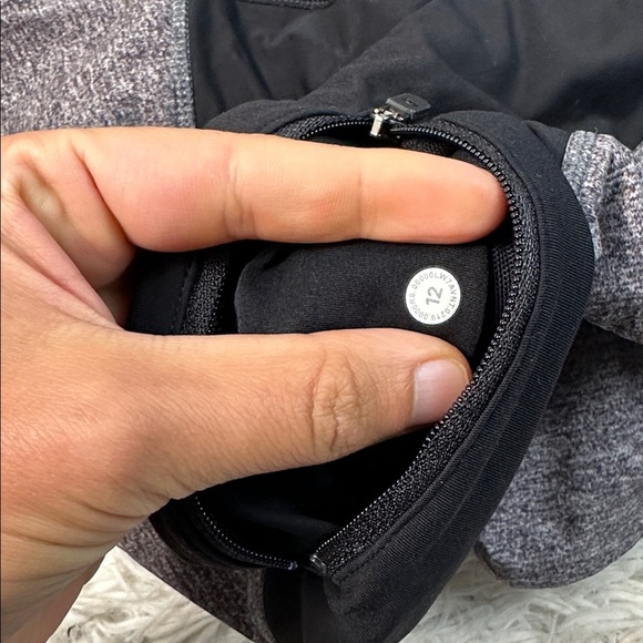 Lululemon Speed Up Short Long *4" Updated Fit Heather Lux Multi Black / Black - Picture 5 of 6